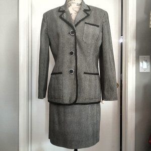 ANDREA JOVINE BLACK & WHITE SUIT, SIZE 10